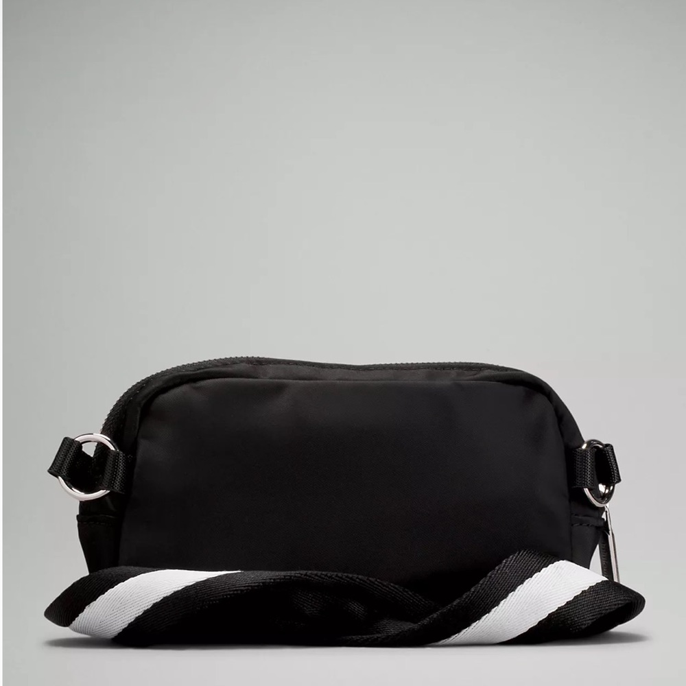 Lululemon Everywhere Bag - Picture 3 of 4